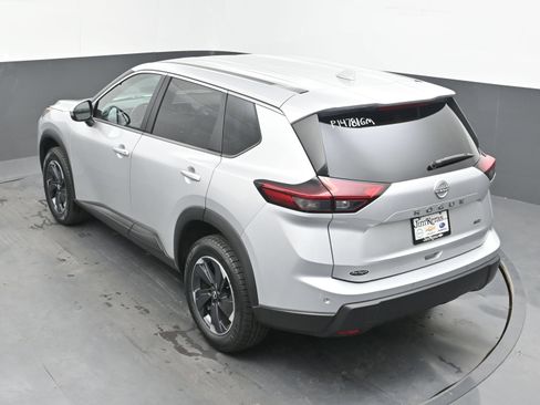 Used 2025 Nissan Rogue SV AWD/4WD image 36