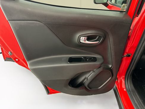 Used 2022 Jeep Renegade Latitude w/ Convenience Group AWD/4WD image 27
