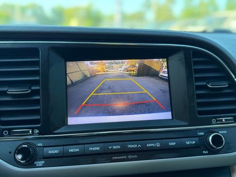 Used 2017 Hyundai Elantra SE FWD image 11