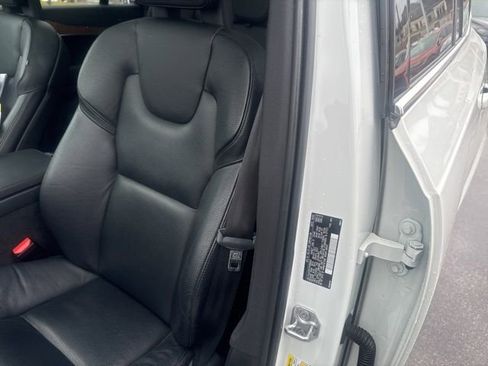 Used 2021 Volvo XC90 T6 Momentum image 7