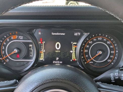 Used 2025 Jeep Wrangler Unlimited Rubicon image 17