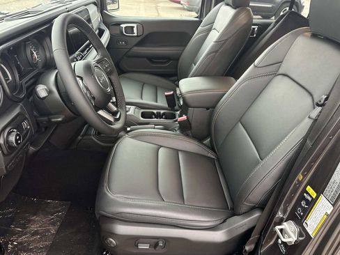 New 2026 Jeep Gladiator Sport AWD/4WD image 13