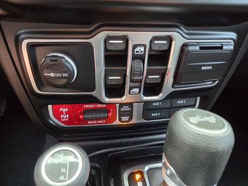 Used 2022 Jeep Wrangler Unlimited Rubicon w/ LED Lighting Group AWD/4WD image 26