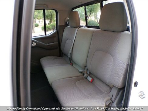 Used 2018 Nissan Frontier SV RWD image 18