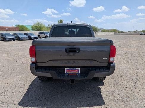Used 2017 Toyota Tacoma TRD Off-Road w/ Premium & Technology Package AWD/4WD image 8