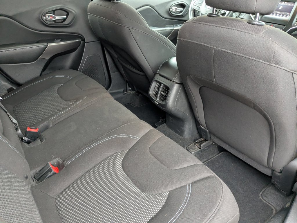 Used 2019 Jeep Cherokee Latitude w/ Popular Appearance Group AWD/4WD image 15
