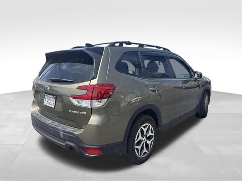 Used 2024 Subaru Forester Premium AWD/4WD image 3