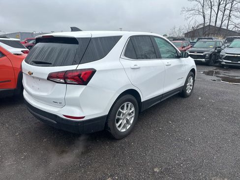 Used 2024 Chevrolet Equinox LT image 2