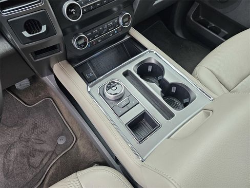 Used 2021 Ford Expedition XLT image 24