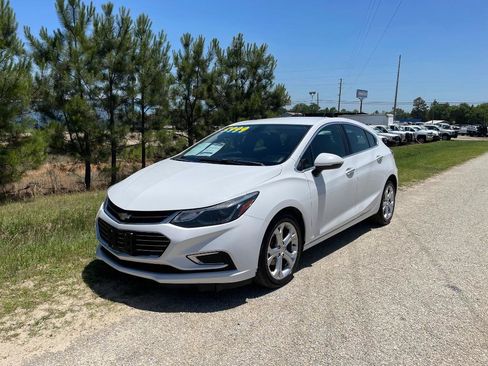 Used 2018 Chevrolet Cruze Premier FWD image 1