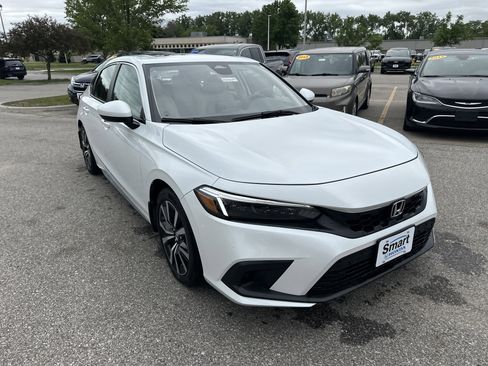 Used 2023 Honda Civic EX-L image 2