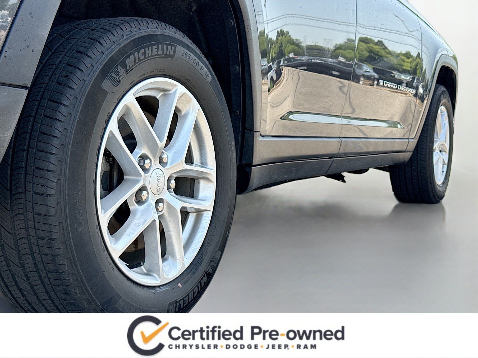 Used 2023 Jeep Grand Cherokee L Laredo w/ Luxury Tech Group I AWD/4WD image 16
