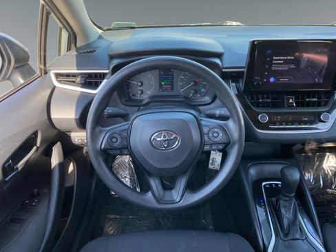 Used 2025 Toyota Corolla LE FWD image 12