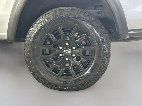 Used 2025 Chevrolet Colorado Trail Boss AWD/4WD image 37