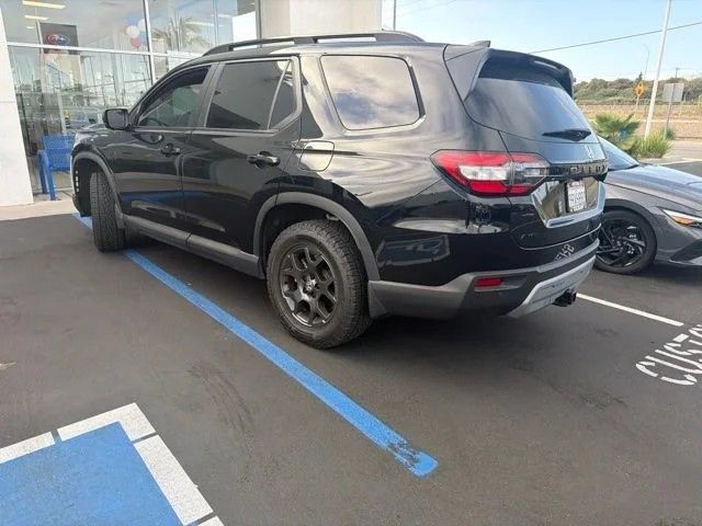 Certified 2025 Honda Pilot TrailSport image 17