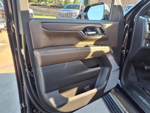 Used 2025 GMC Yukon XL Denali Ultimate w/ LPO, Illumination Package AWD/4WD image 21