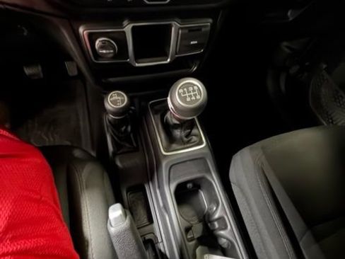Used 2022 Jeep Gladiator Sport AWD/4WD image 19
