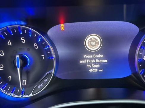 Used 2024 Chrysler Pacifica Touring-L image 11