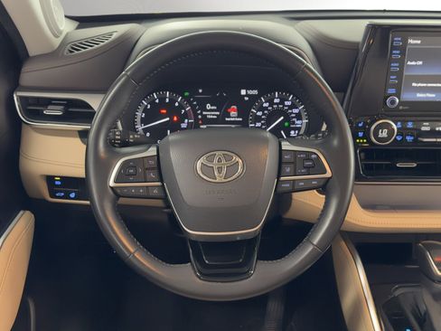 Used 2021 Toyota Highlander Limited image 20