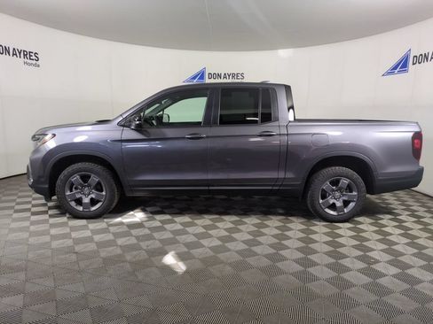 Used 2025 Honda Ridgeline TrailSport image 2