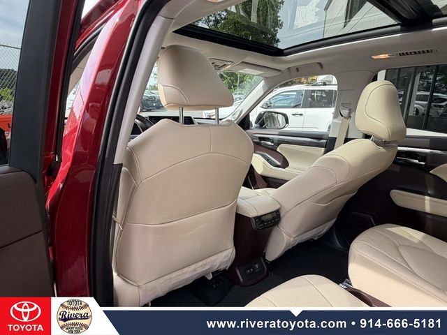 Used 2021 Toyota Highlander Platinum AWD/4WD image 15