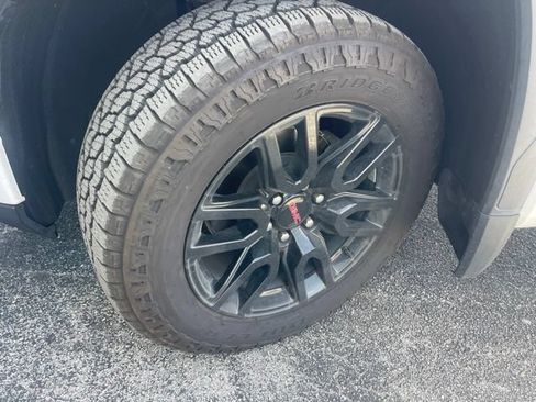 Used 2023 GMC Sierra 1500 Elevation w/ X31 Off-Road Package AWD/4WD image 4