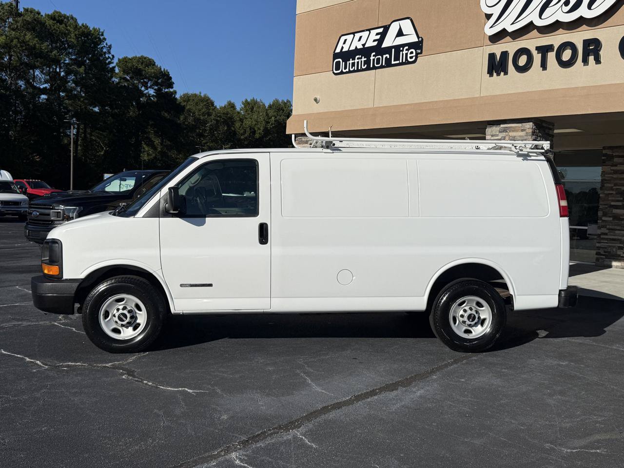 Used 2005 GMC Savana 2500 RWD image 2