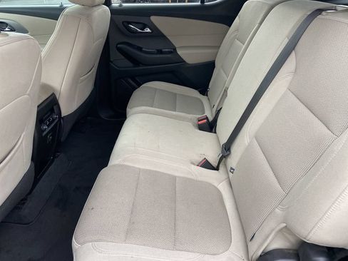 Used 2022 Chevrolet Traverse LS FWD image 20