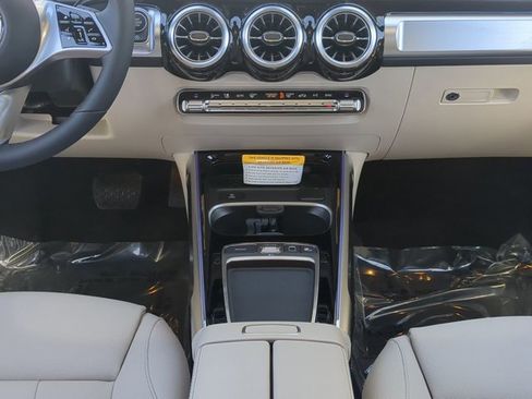 Used 2025 Mercedes-Benz GLB 250 image 17