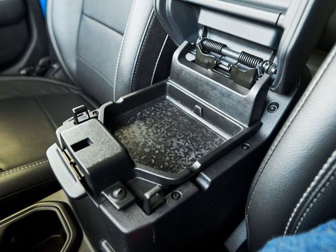 Used 2022 Jeep Wrangler Unlimited Sahara image 46