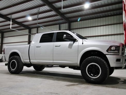 Used 2018 RAM 2500 Laramie w/ Sport Appearance Group AWD/4WD image 15