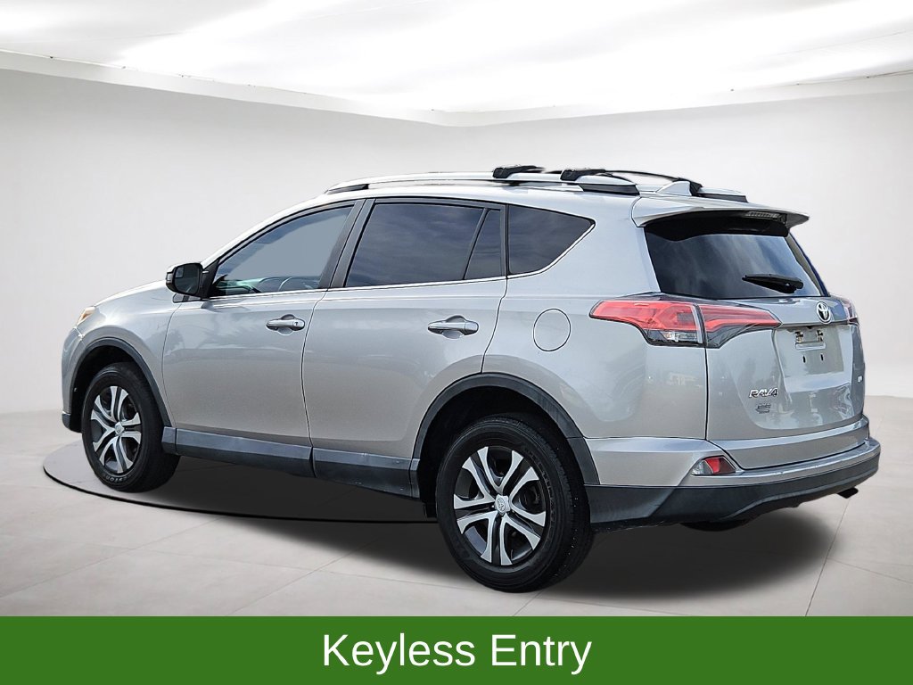 Used 2017 Toyota RAV4 LE FWD image 5