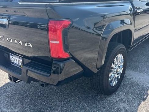 Used 2024 Toyota Tacoma Limited w/ Limited Package (LT) AWD/4WD image 11