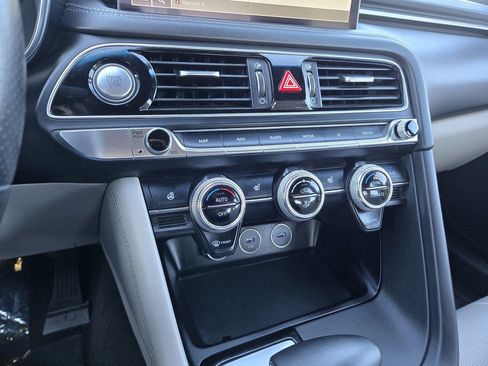 Used 2023 Genesis G70 2.0T image 11