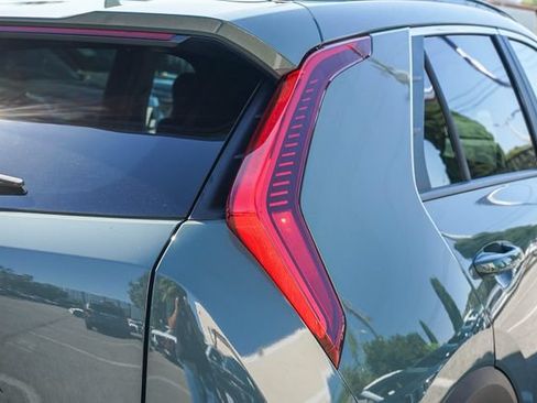 Certified 2025 Kia Niro EX FWD image 11