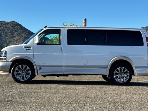 Used 2023 Chevrolet Express 2500 RWD image 7