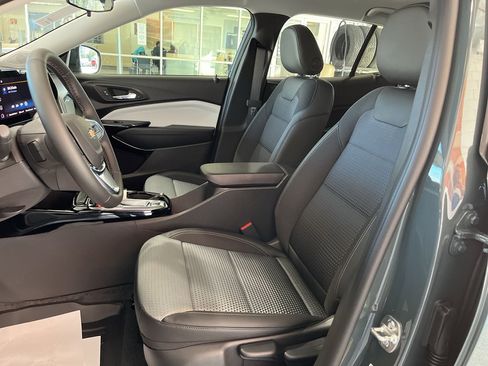 New 2026 Chevrolet Trax LT w/ LT Convenience Package FWD image 12