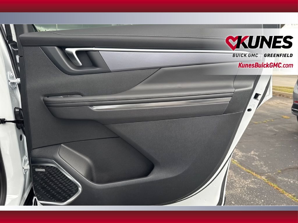 Used 2026 Buick Enclave Sport Touring w/ LPO, Floor Liner Package AWD/4WD image 57