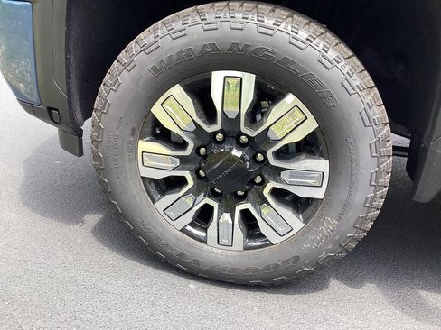 New 2026 GMC Sierra 2500 Denali w/ Denali Reserve Package AWD/4WD image 11