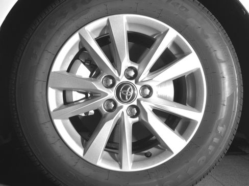 Used 2025 Toyota Camry LE FWD image 15