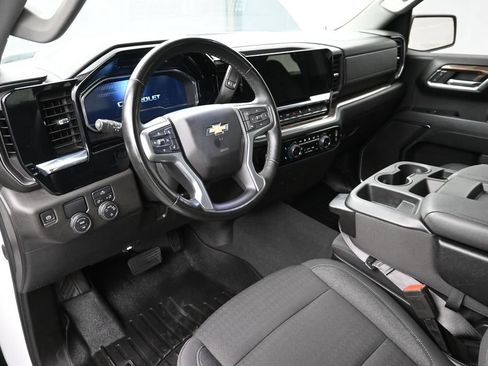 Used 2024 Chevrolet Silverado 1500 LT RWD image 4