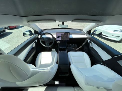 Used 2021 Tesla Model Y Long Range image 12