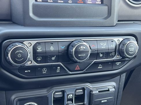 Used 2023 Jeep Wrangler Unlimited Sport AWD/4WD image 25