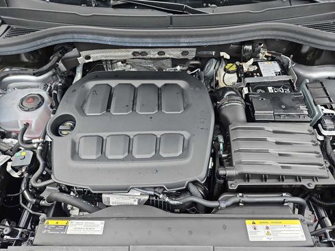 Used 2025 Volkswagen Tiguan SE AWD/4WD image 27