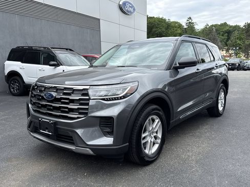 Used 2025 Ford Explorer Active AWD/4WD image 6