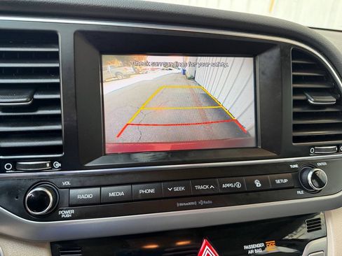 Used 2017 Hyundai Elantra Limited FWD image 27
