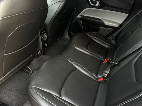 Used 2025 Jeep Compass Limited image 10