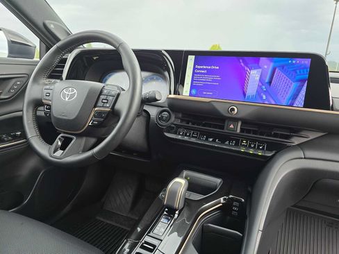 Used 2025 Toyota Crown Signia w/ Advanced Technology Package AWD/4WD image 11