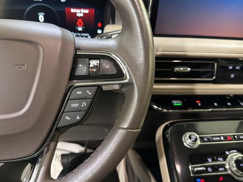 Used 2022 Lincoln Nautilus FWD w/ Premium Package image 14
