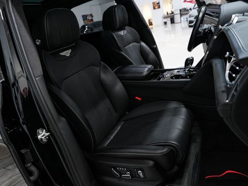 Used 2018 Bentley Bentayga image 48